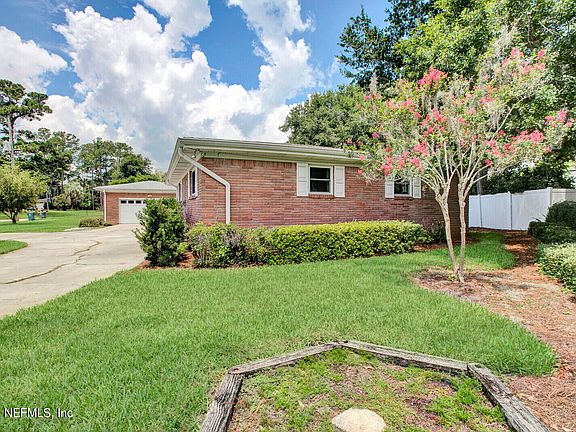 4th image of 2431 LA MESA Drive E