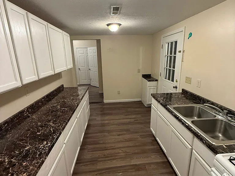 836 Vine St — Photo 2
