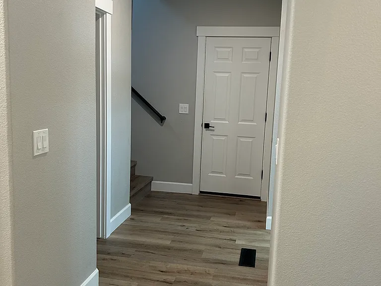 1093 SE Bianca St — Photo 7