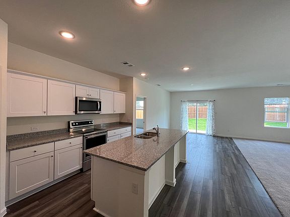 Kitchen and dining room space