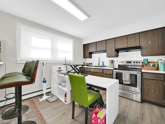 4th image of 484 Shenstone Rd