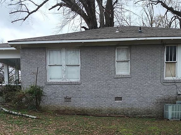 3rd image of 323 Fulton St