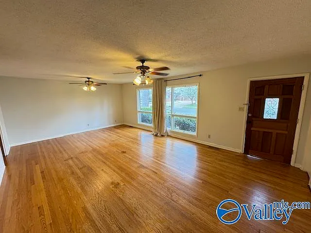 1607 Chapman Ave NE — Photo 4