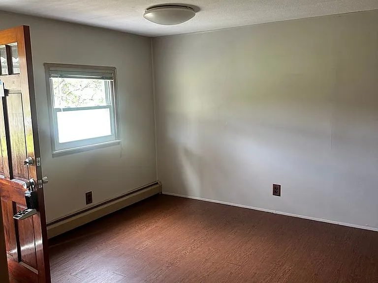 226 Roxbury Rd — Photo 8
