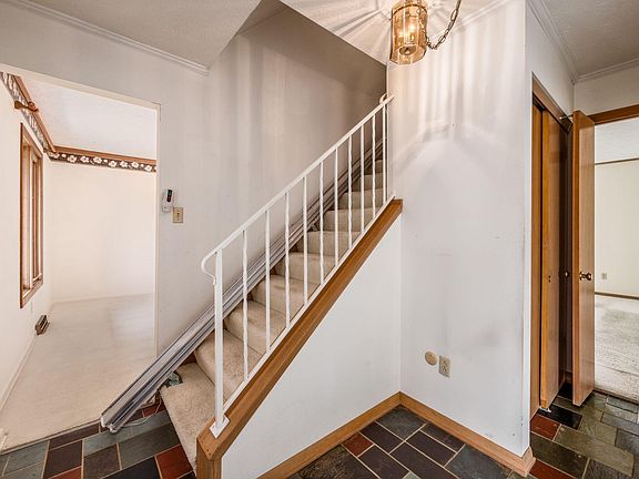 2nd image of 302 Cumberland Dr