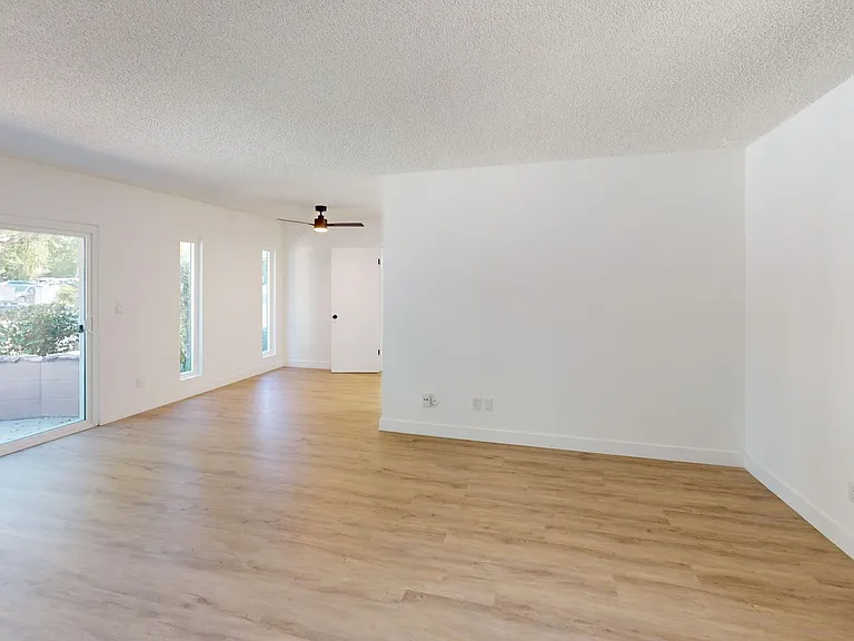 Free Rent! Beautiful & Spacious 1 Bed. Apt. In Van Nuys. — Photo 5