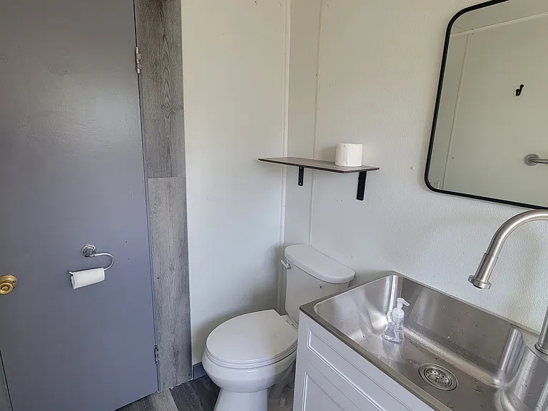 625 NW 21st St — Photo 3