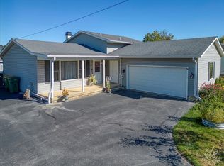 115 W South St, Kirkland, IL