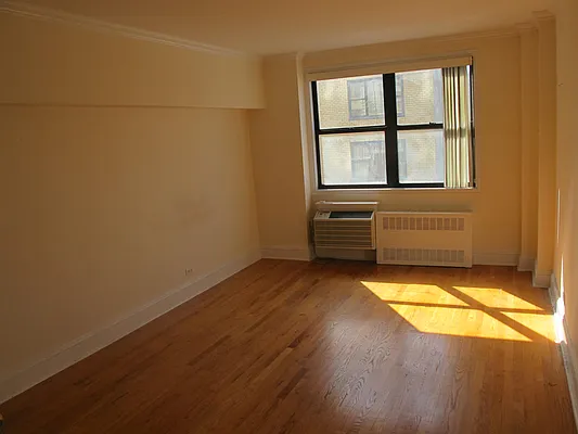 Rented by Metropolis Real Estate of Manhattan | media 12