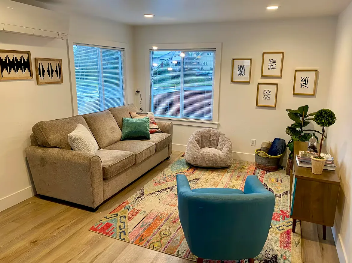 3 bed, 900 sqft, $2,895 — Photo 4