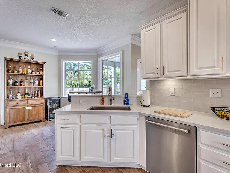 15336 Lakeview Ct — Photo 11