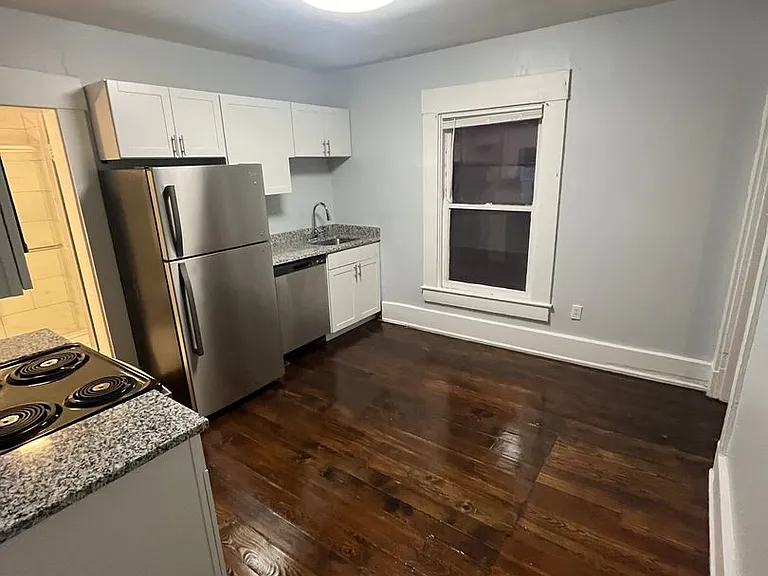 818 Main St — Photo 22
