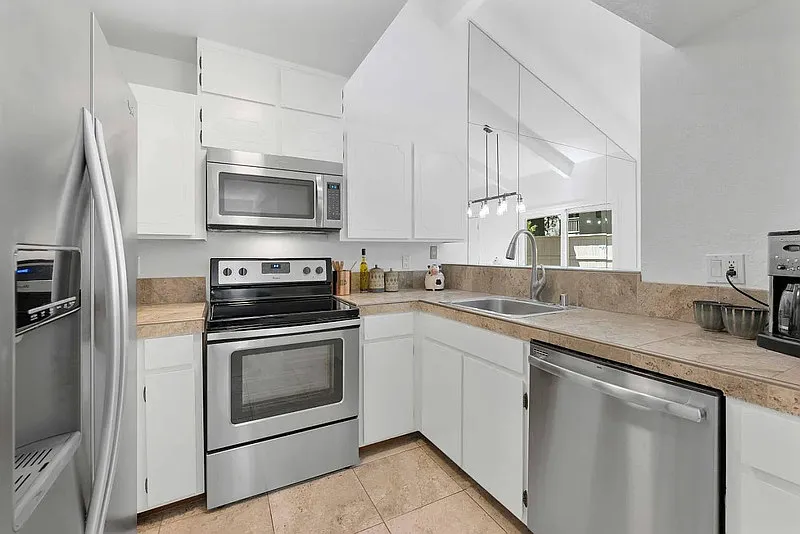 1 bed, 1.0 bath, 768 sqft, $2,650 — Photo 2