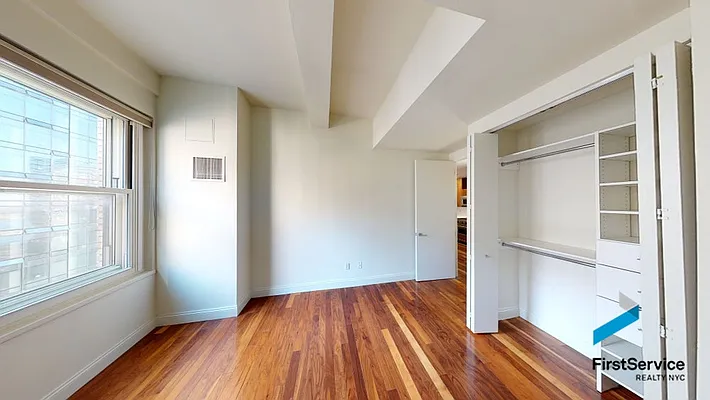 Rented by FirstService Realty (legacy) | media 32