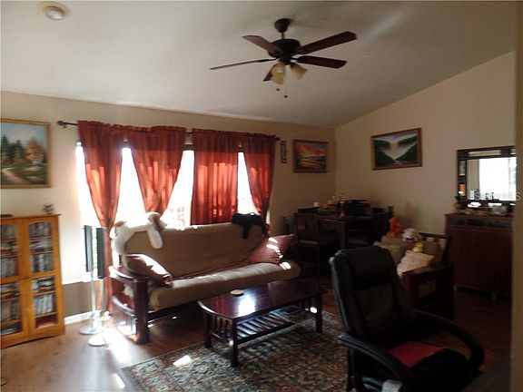 5th image of 609 Villa Ct