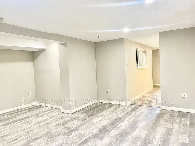 A 1351st St #NE ENGLISH BASEMENT — Photo 8