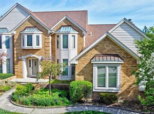 1688 Carpenter Dr, Troy, MI 48098