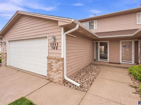 1841 S Sertoma Ave Unit 102, Sioux Falls, SD 57106