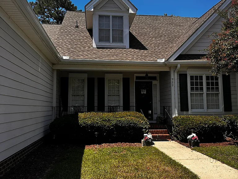 S Lakeview Dr — Photo 1