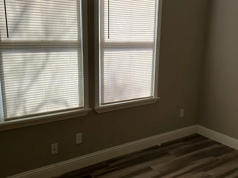 2800 N Robinson Ave #1 — Photo 2