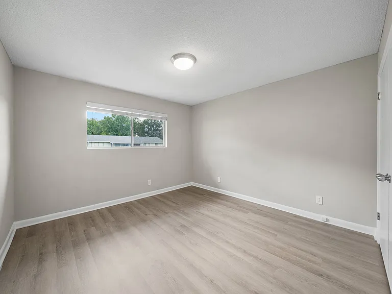 Monarch Apartments — Photo 14