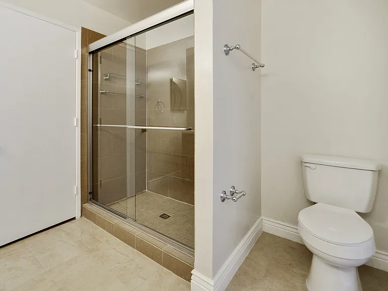 21020 Woodspring Ave — Photo 14