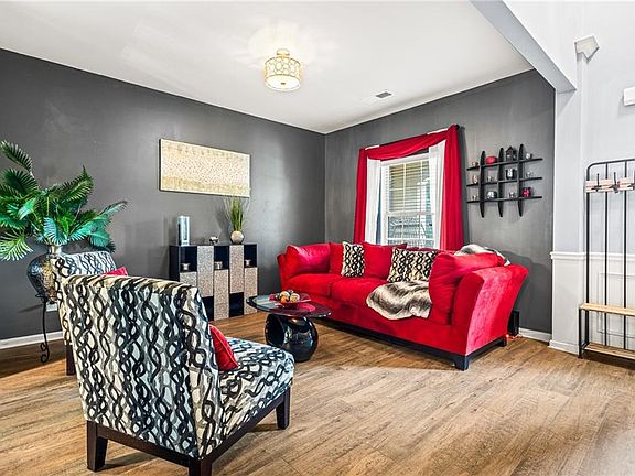 2nd image of 6700 Oak Hill Pl