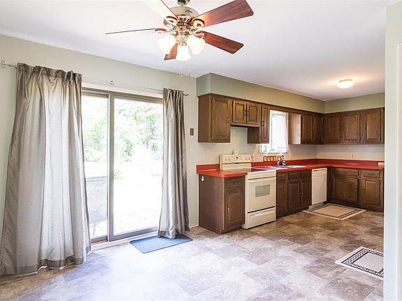5th image of 337 Hillcrest Blvd