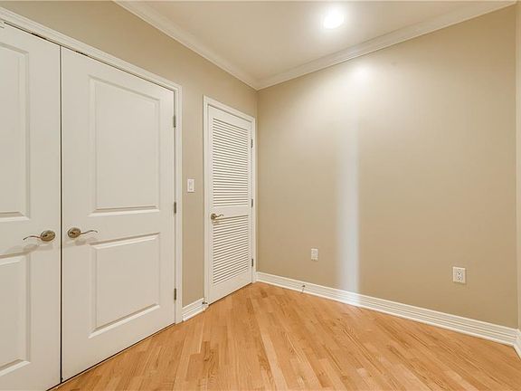3rd image of 500 Throckmorton St APT 1112