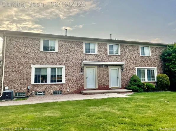 44416 Newburyport Dr, Canton, MI 48187