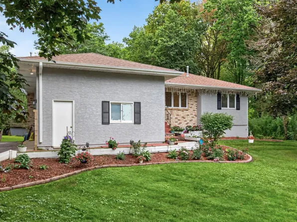 2848 Hallmark Ave N, Oakdale, MN 55128
