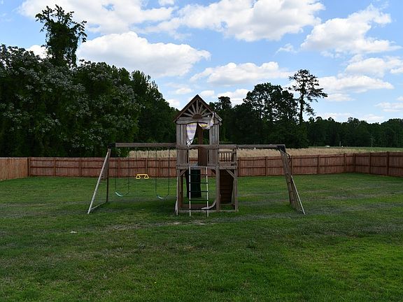 3rd image of 210 Ingram Fields Dr