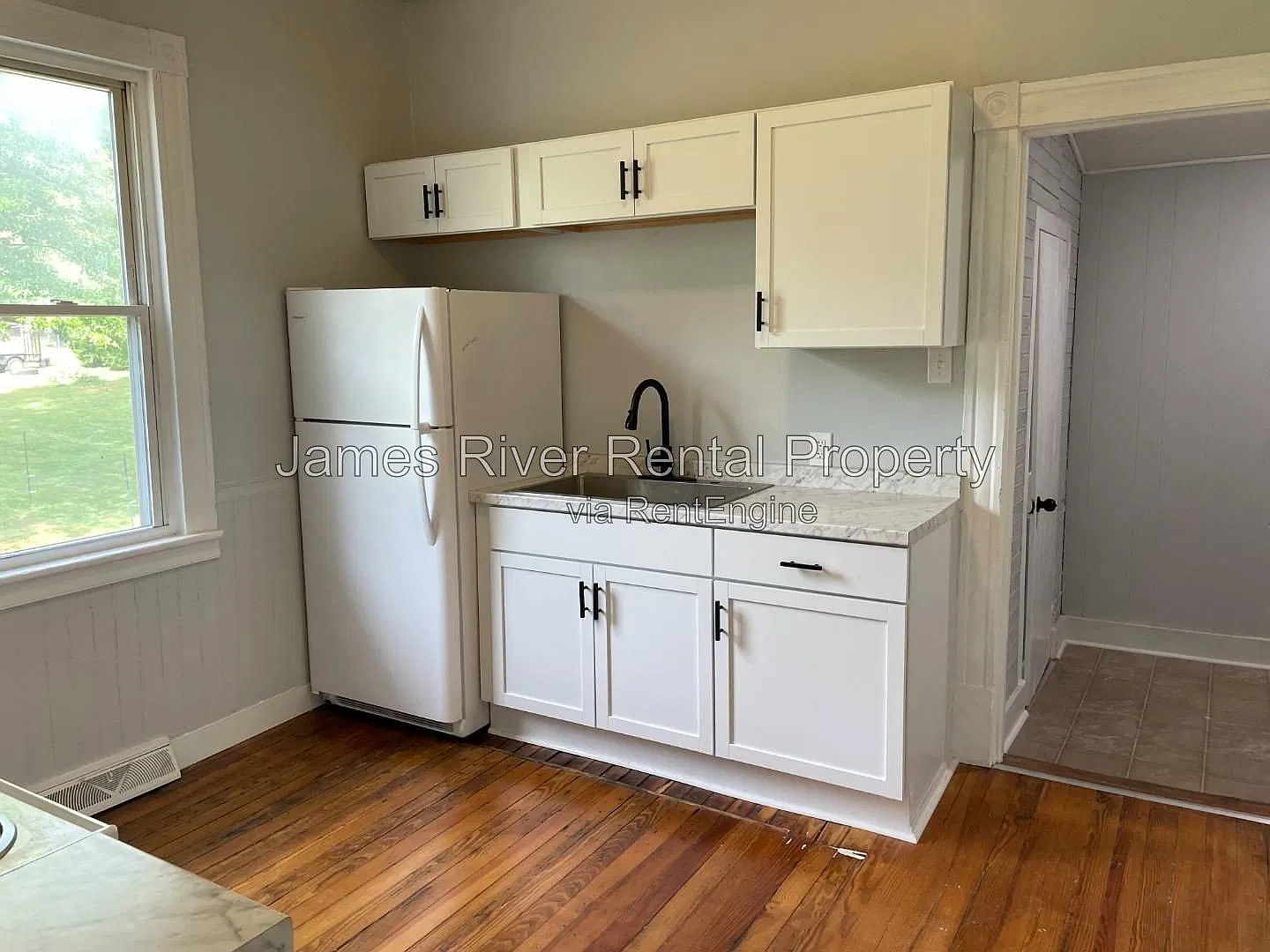 3 bed, 1.0 bath, 873 sqft, $1,295 — Photo 3