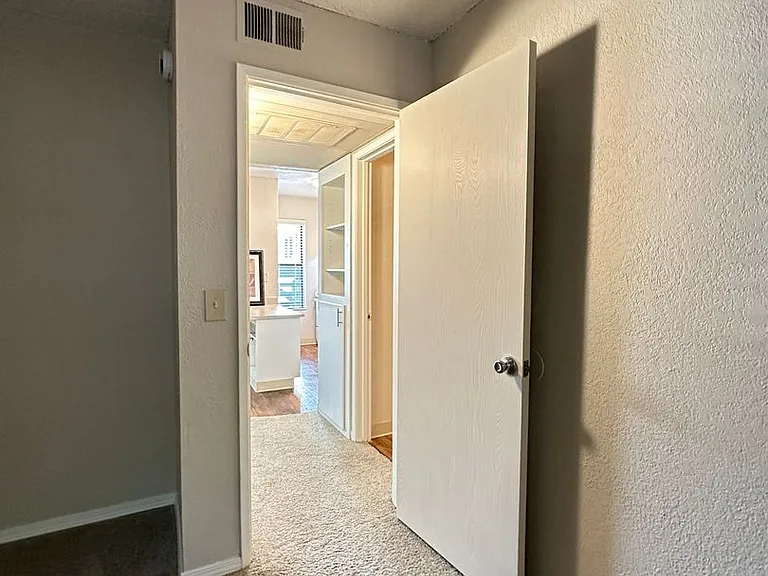 Olive Glen — Photo 12