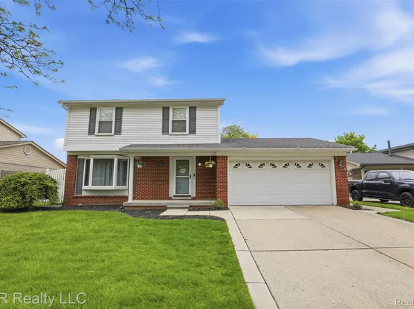 4680 Forest Ln, Trenton, MI 48183