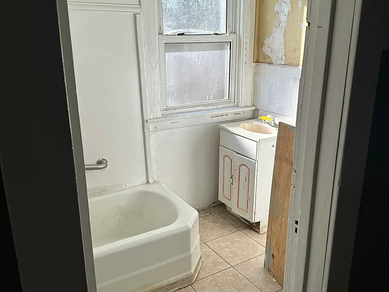 1507 S Livingston St — Photo 5