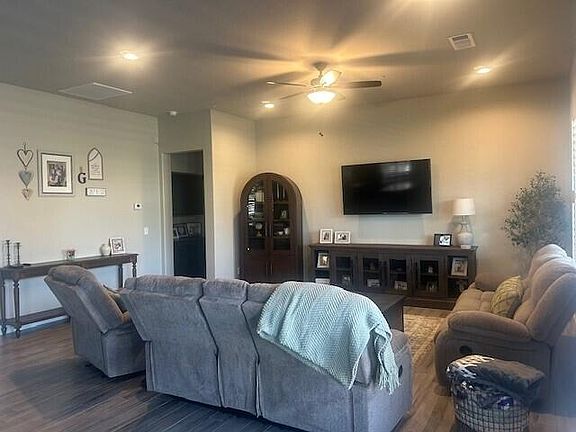 4th image of 2066 Cabrillo Court