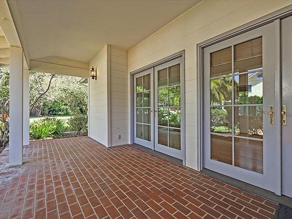 Guest house front patio