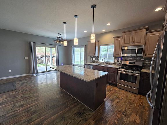 3rd image of 5905 Velonia Dr