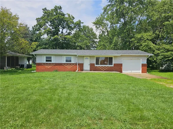 711 E Division St, Altamont, IL 62411