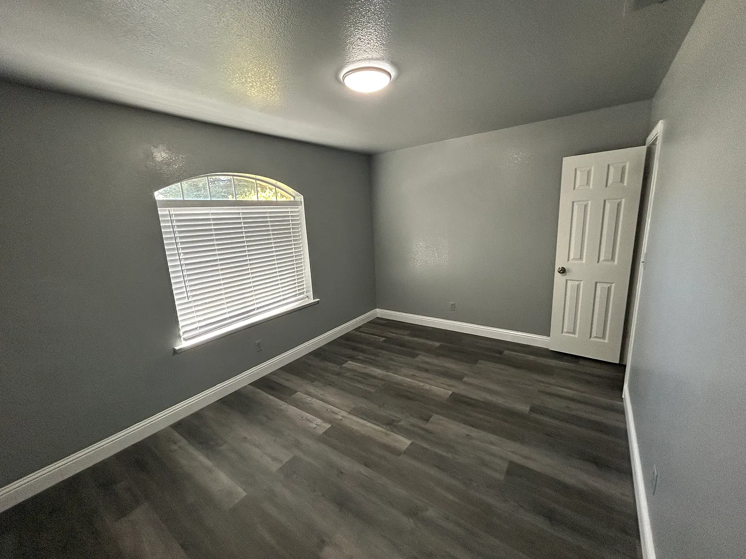 4 bed, 2.0 bath, 1997 sqft, $2,500 — Photo 4