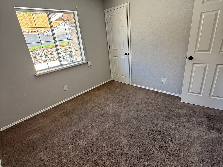 2512 S Rio Verde Dr — Photo 3