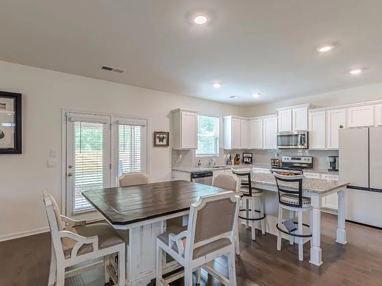 367 Noblewood Dr — Photo 10
