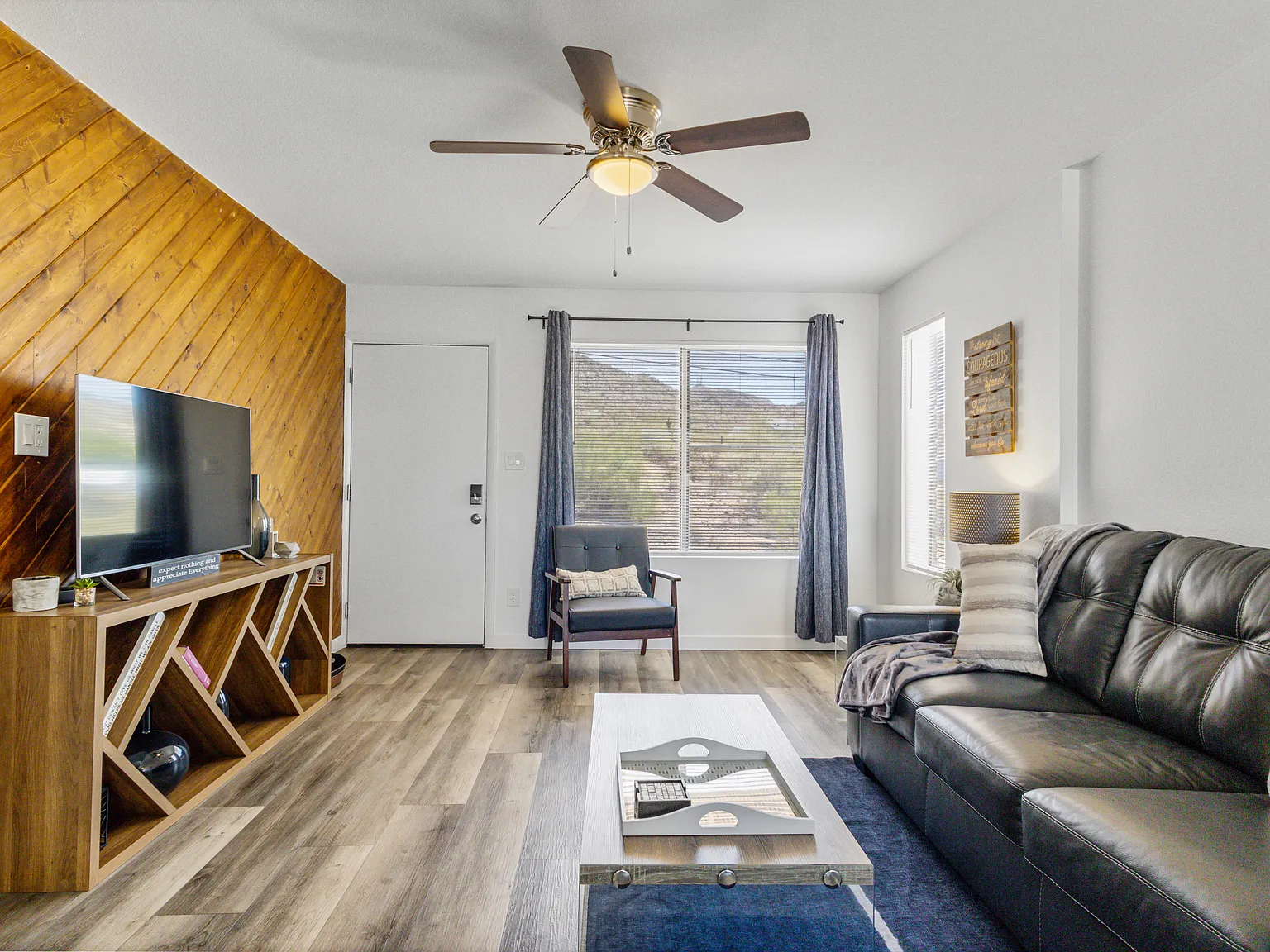 2 bed, 896 sqft, $2,000 — Photo 2