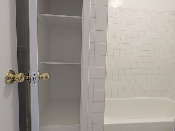 5th image of 147 W 72nd St #4C