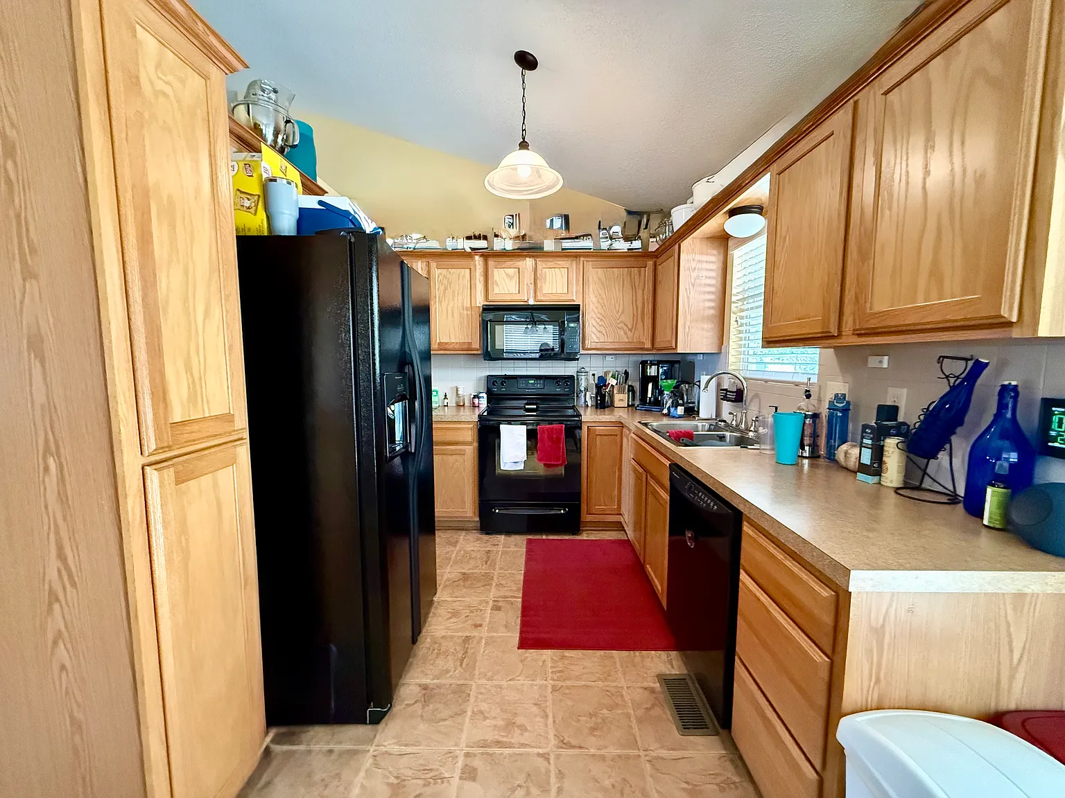 3 bed, 2052 sqft, $1,450 — Photo 4