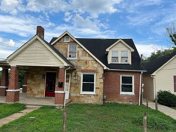 3rd image of 923 Cumberland Dr