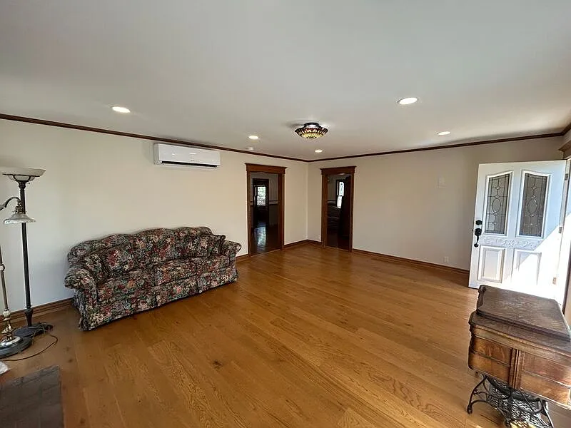 2 bed, 1.0 bath, $3,850 — Photo 4
