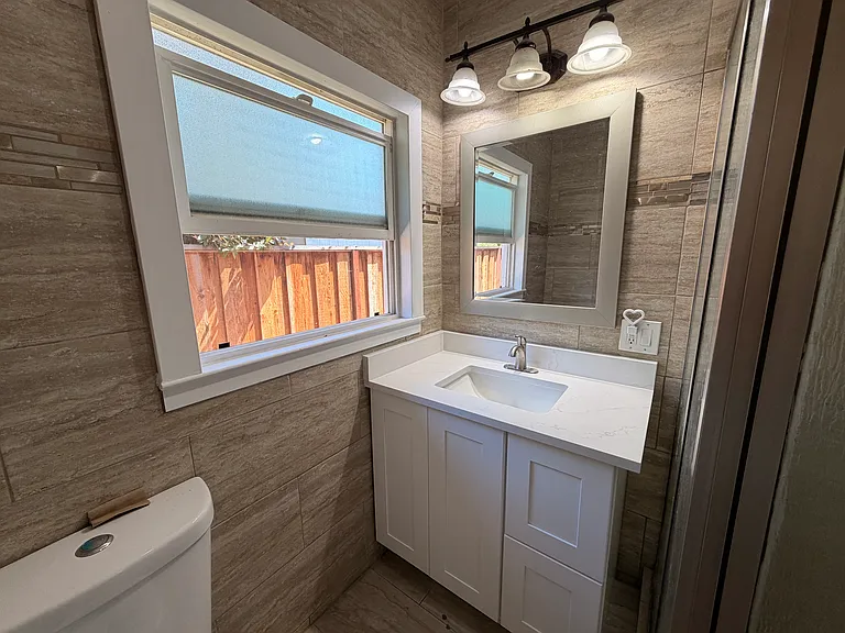 1022 Taft Ave — Photo 5