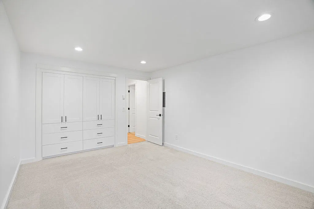 2 bed, 988 sqft, $3,200 — Photo 4